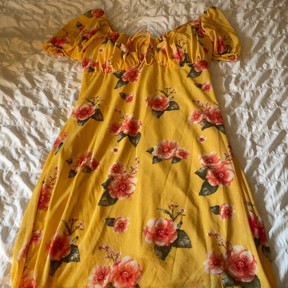 yellow dress